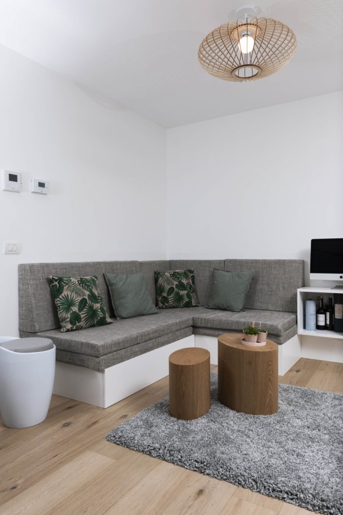 banquette modulable dans  un appartement de petites dimensions.  