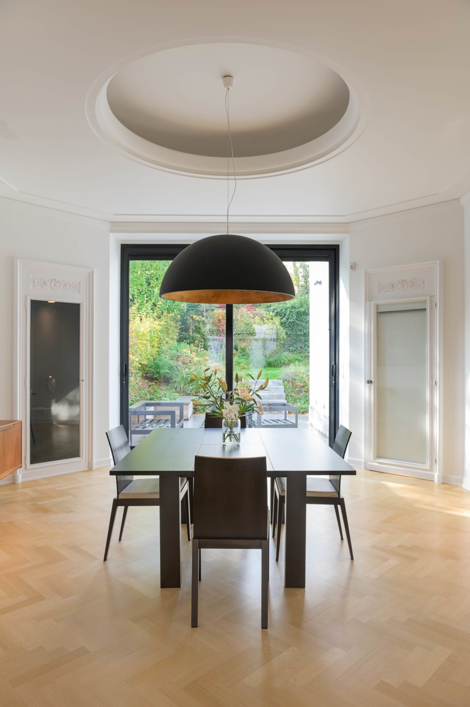 salon d'une maison bourgeoise rénovée à Bruxelles